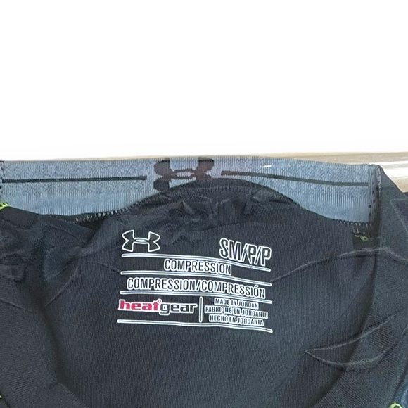 ✨BOYS UNDER ARMOUR SHIRT✨ - Picture 5 of 5